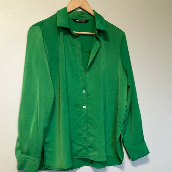 Zara Vibrant Green Button-Up Blouse - Picture 3 of 6